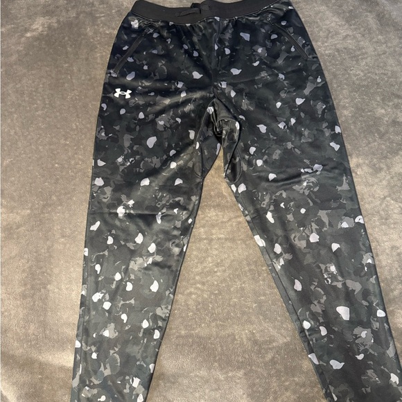 Under Armour Other - NWT Under Armour Kids XL Black and Gray Camo Joggers